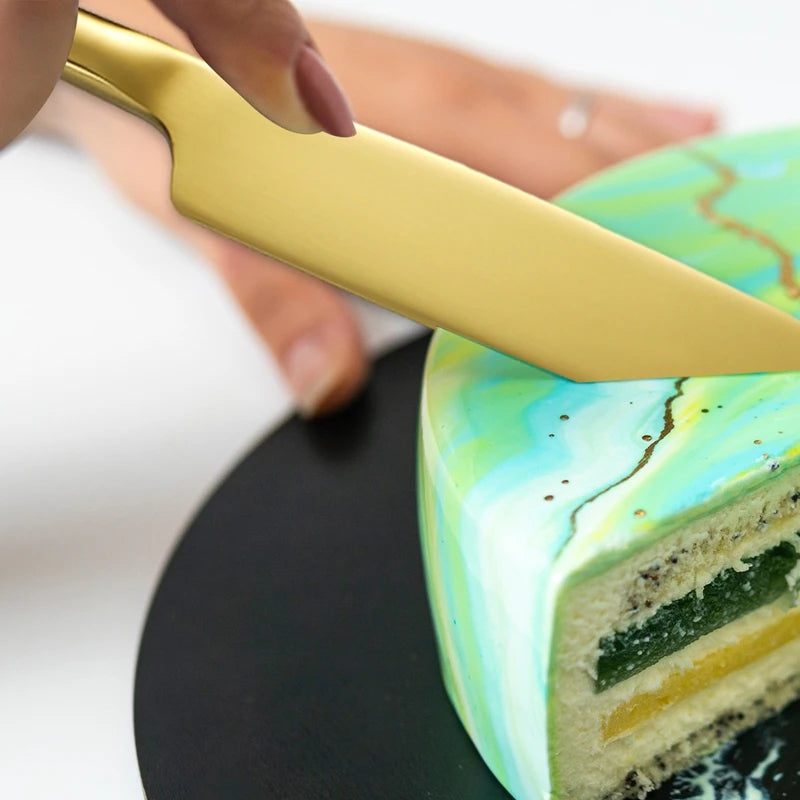 Serve it Up - Baking Redefined
